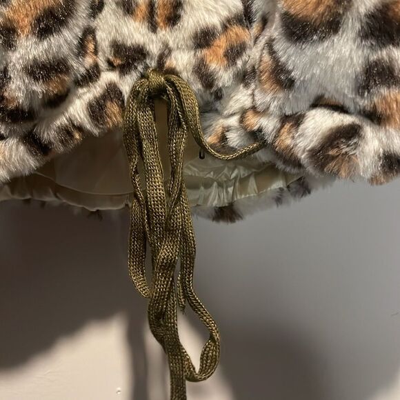 Victoria'sβSecret- Know One Cares Cropped Leopard Fuzzy Puffer Bomber Jacket- S - Picture 5 of 10
